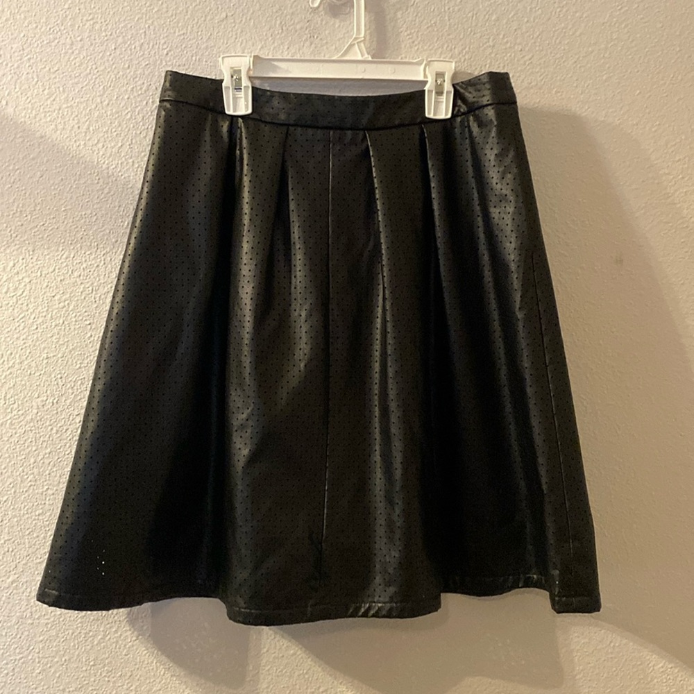 Worthington circle midi faux leather skirt size 4